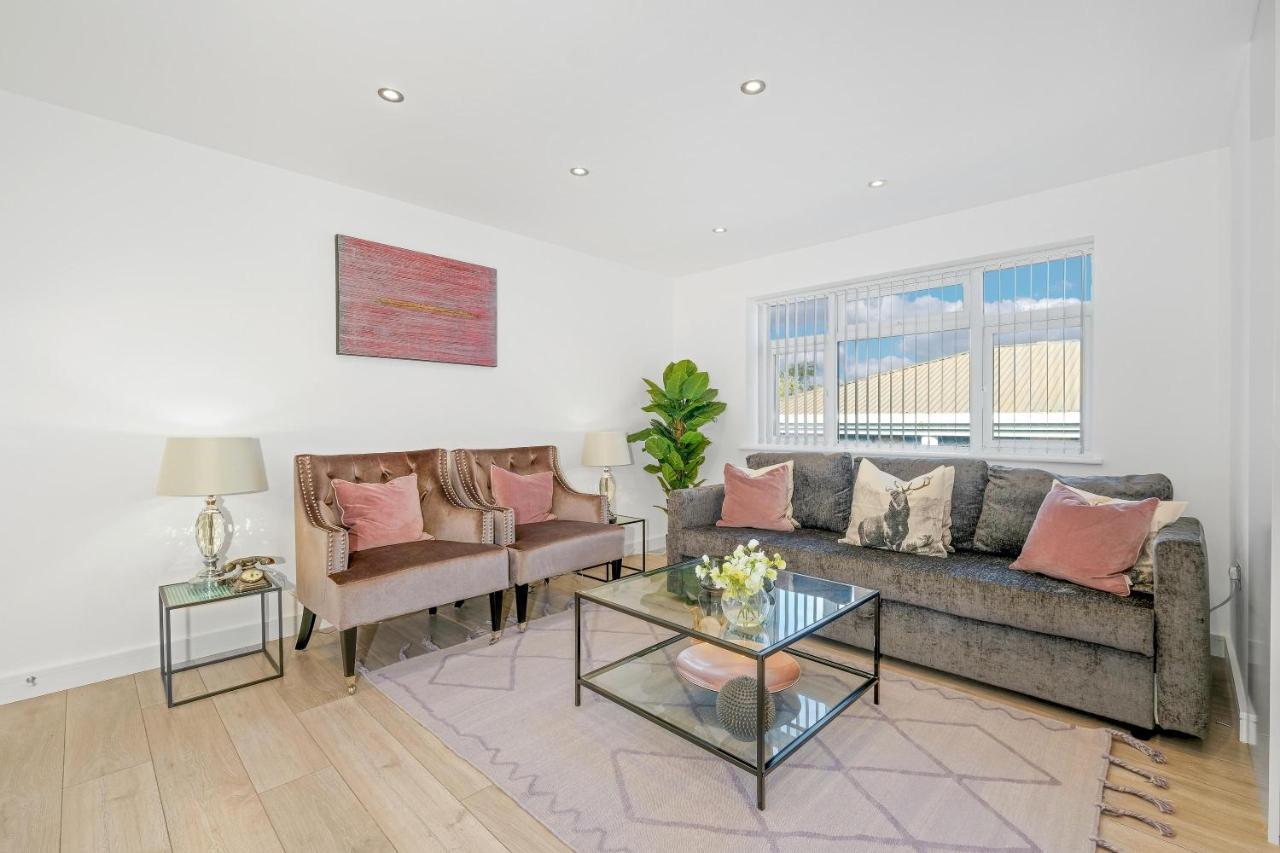 St Martins 2 Bedroom Apartments In Ruislip By 360 Stays Exterior photo