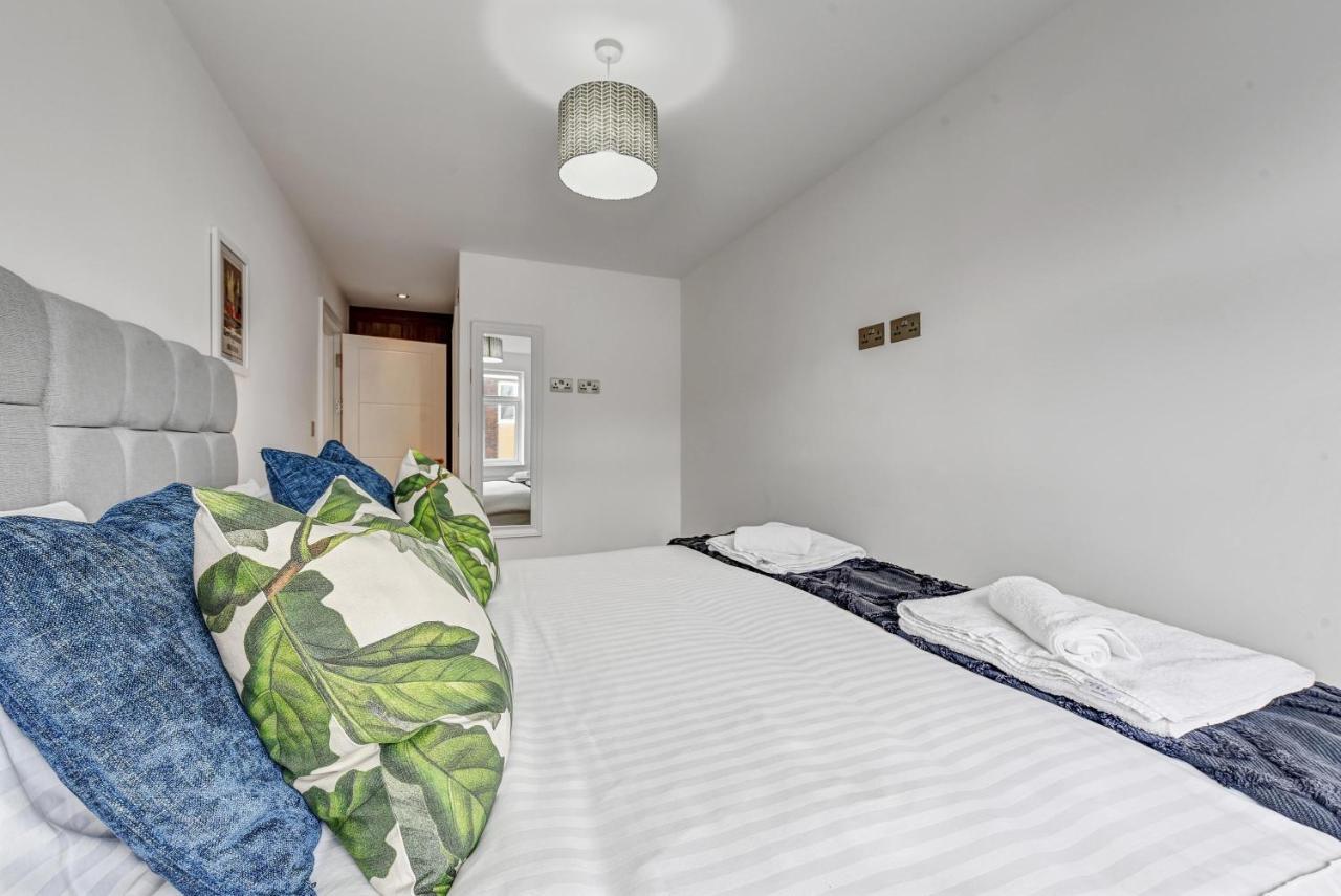 St Martins 2 Bedroom Apartments In Ruislip By 360 Stays Exterior photo