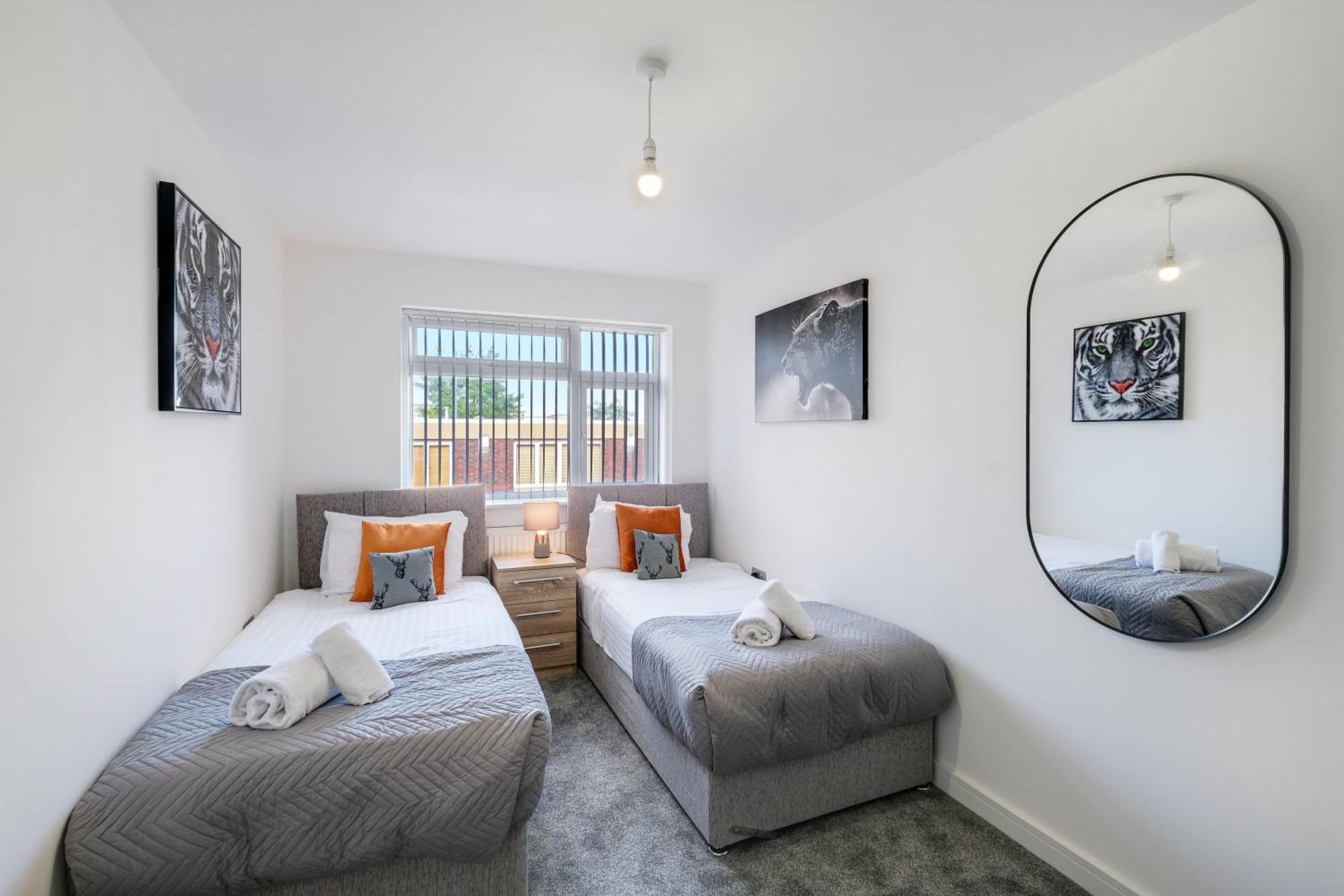 St Martins 2 Bedroom Apartments In Ruislip By 360 Stays Exterior photo