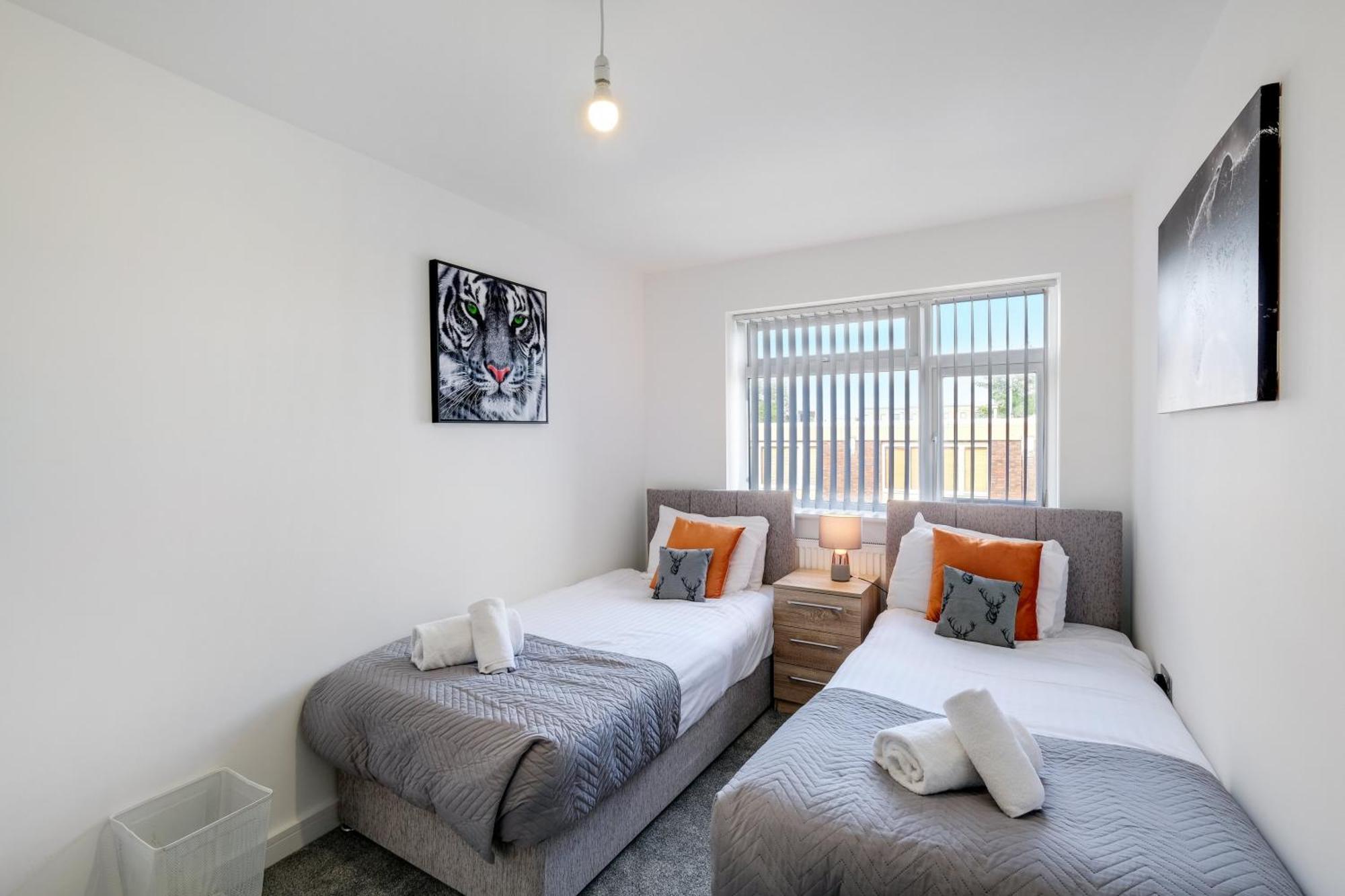 St Martins 2 Bedroom Apartments In Ruislip By 360 Stays Exterior photo
